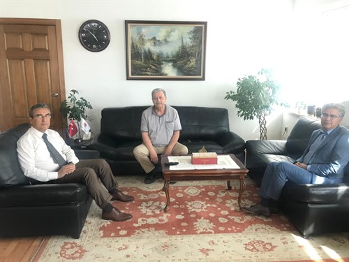Tepebaşı İlçe Milli Eğitim Şube Müdürü Ahmet Şen ve Emekli Cumhuriyet Savcısı Ahmet Meriç, Kaymakamımız Sayın Sadettin Yücel'e Ziyarette Bulundu.
